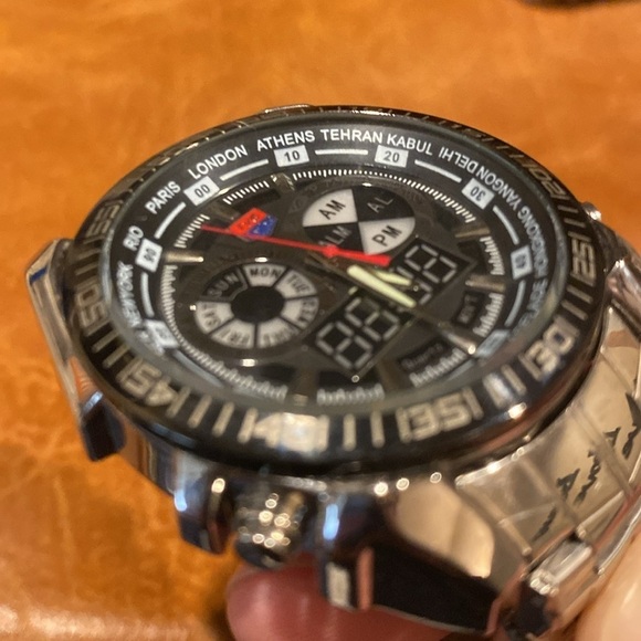 TVG Watch - Color: Silver - Digital clock, World Clock, AM/PM, Day of Week - Picture 6 of 7